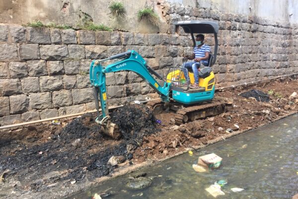 Mini-excavator-at-work